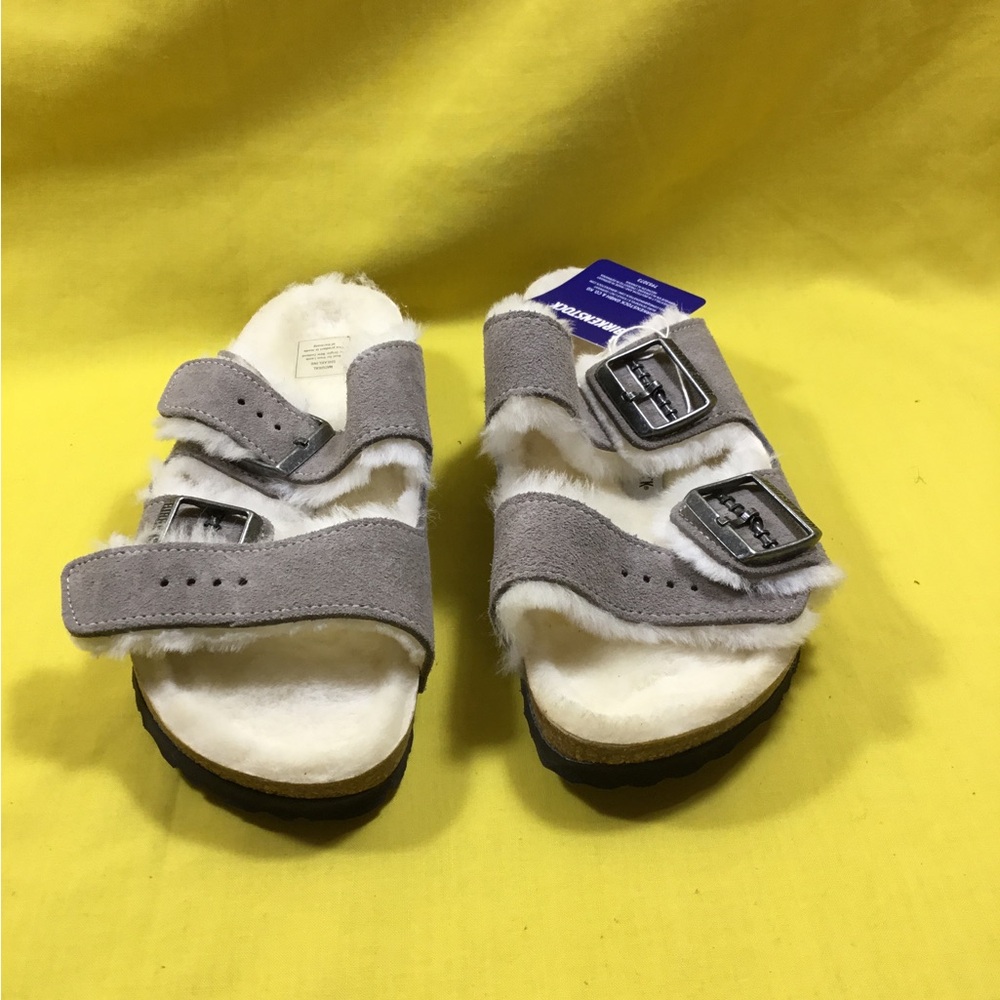 Birkenstock Women’s Arizona Shearling Sandals in Stone Coin Suede SZ 39 NWT